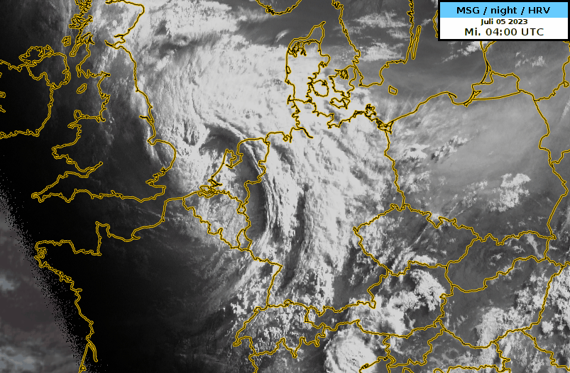 Satellitenfilm vom Sturmtief POLY über der Nordsee.