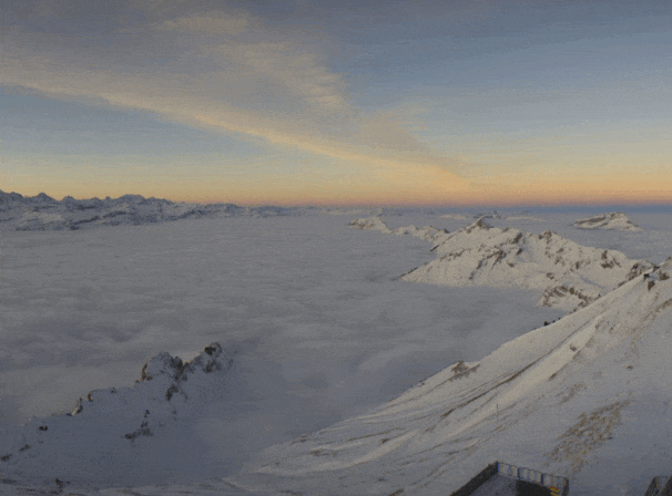 Sicht vom Brienzer Rothorn auf die sich absenkende Hochnebeldecke.