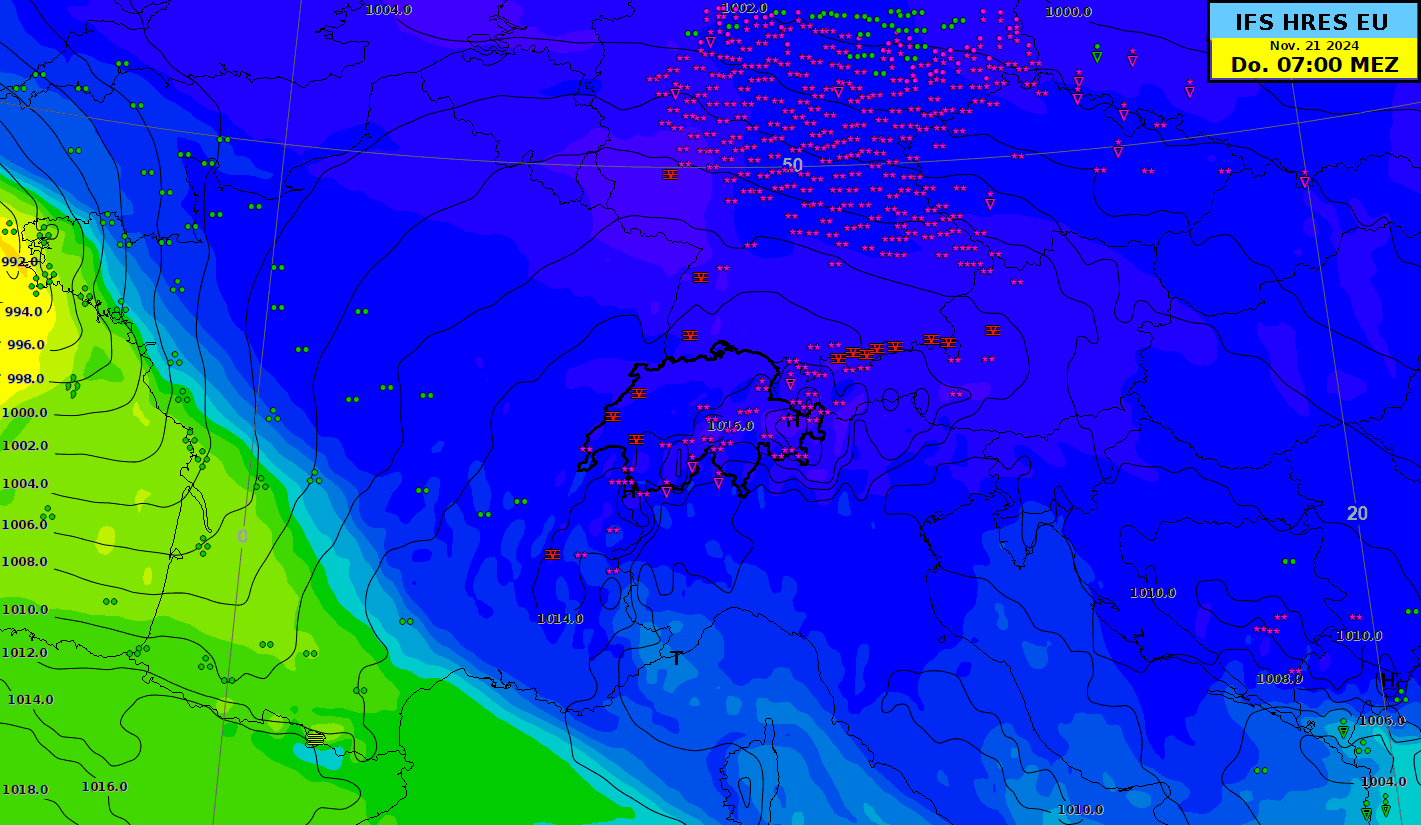IFS-Prognose des Bodendrucks (schwarze Linien), der äquivalentpotentiellen Temperatur (blau für kalte Polarluft, grün für wärmere Atlantikluft) und des Wetterzustandes (violette Symbole für Schneefall) für den Zeitraum Donnerstag, 21.11.2024, 7 Uhr bis Freitag, 22.11.2024, 7 Uhr. Quelle: ECMWF, MeteoSchweiz