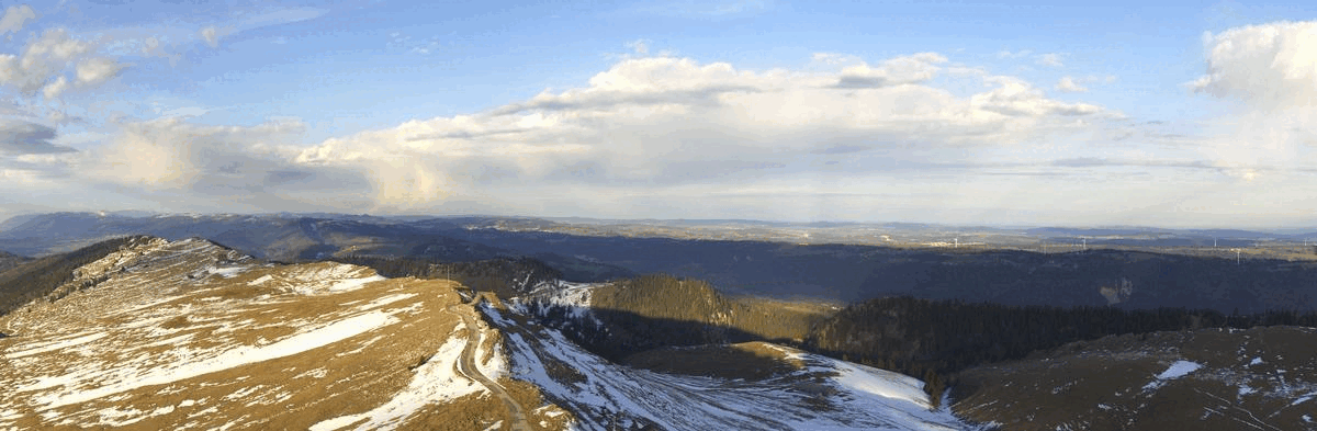 GIF von durchziehenden Wolkenformationen über dem Jura.