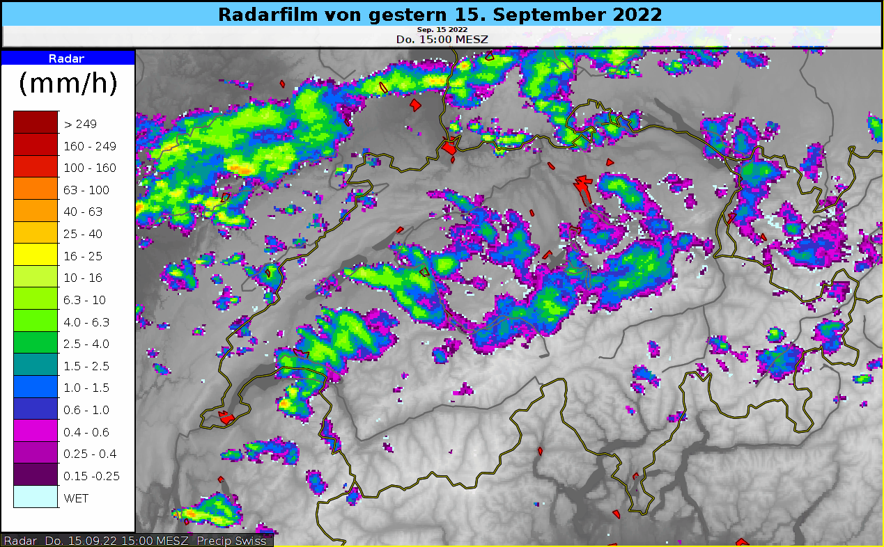 Aus Radardaten abgeleitete Niederschlagsintensitäten im 1-Stunden Intervall. Die Kaltfront wurde durch eine fast ununterbrochene Schauerlinie quer über die Schweiz hinweg sehr gut sichtbar
