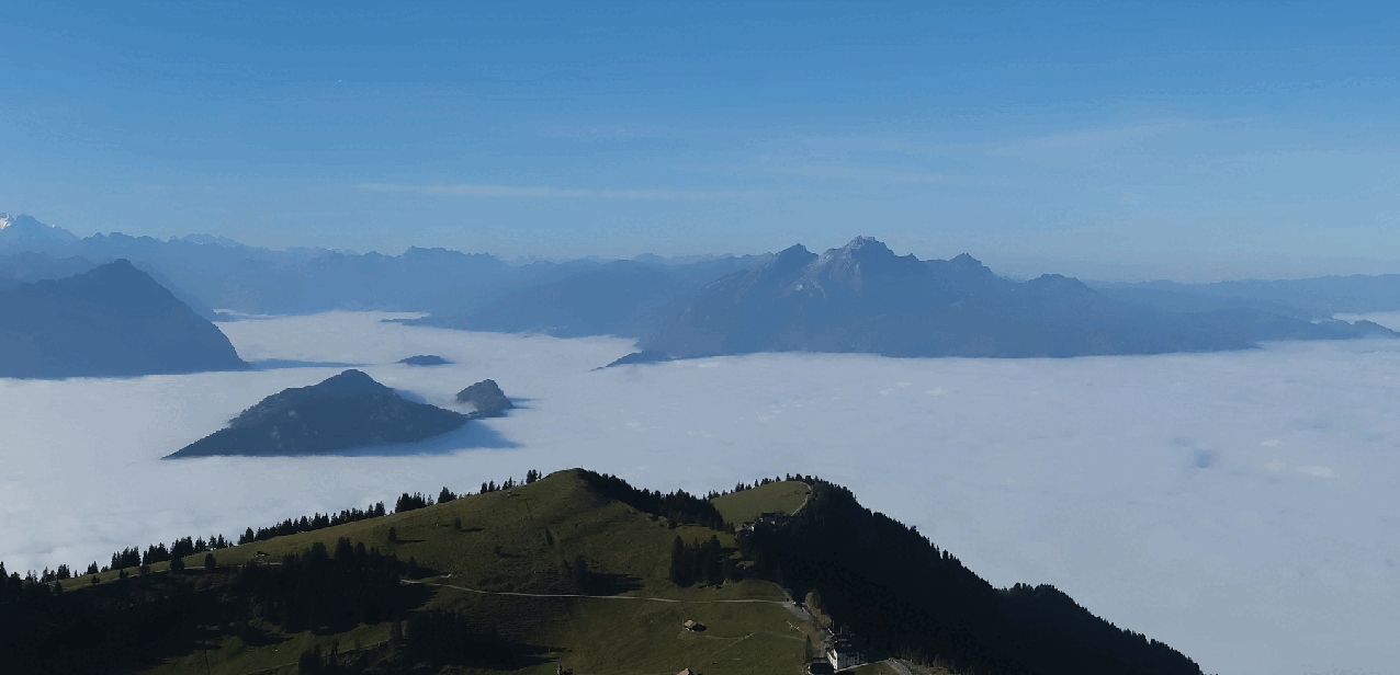 Blick von der Rigi zeigt im Zeitraffer wie sich der Nebel am 1. November in Dunst umgewandelt hatte. 