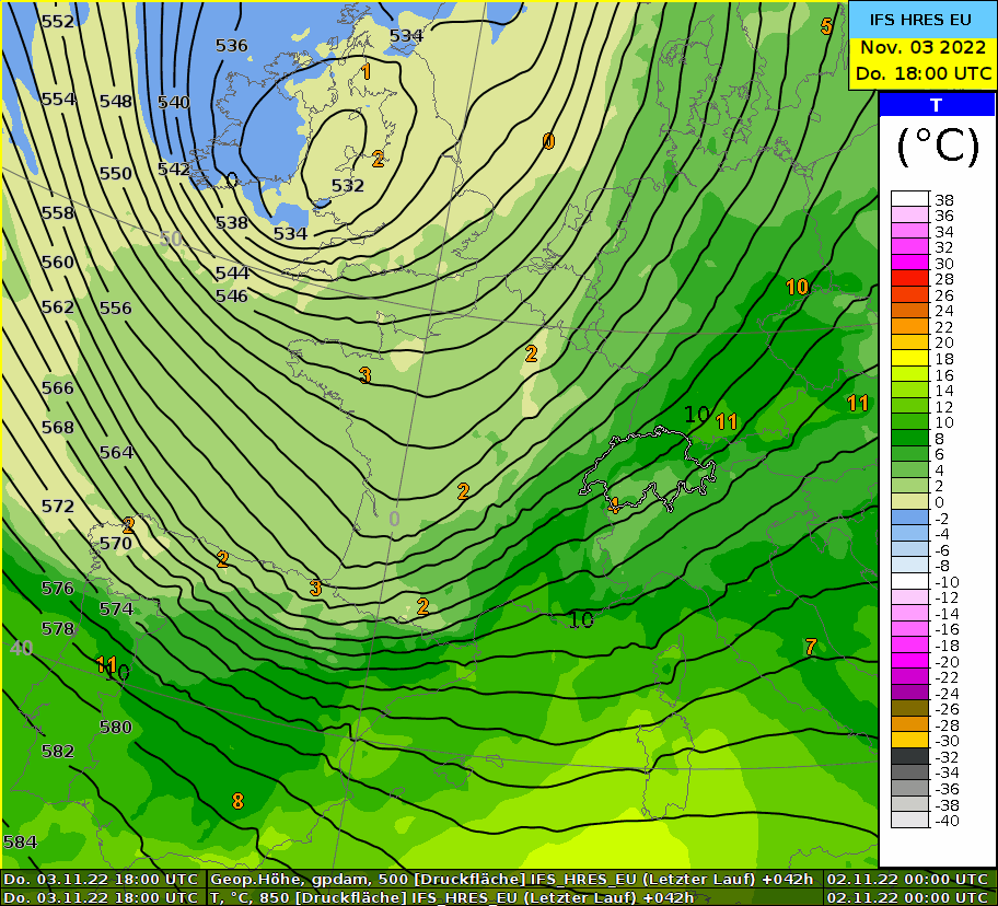 Animation des Geopotentials auf 500 hPa (etwa 5600 Metern) und der Temperatur in Farbe auf 850 hPa (etwa 1400 Metern) zwischen Donnerstag 18 UTC und Freitag 18 UTC. Der Durchgang der Kaltfront ist anhand der zunehmend helleren Grüntöne in der Nacht auf Freitag erkennbar. Ebenfalls schön zu sehen ist die Bildung des Tiefs über Norditalien (03 UTC) und die Abspaltung des Höhentiefs über Frankreich (06 UTC). Mehr dazu im Text.
