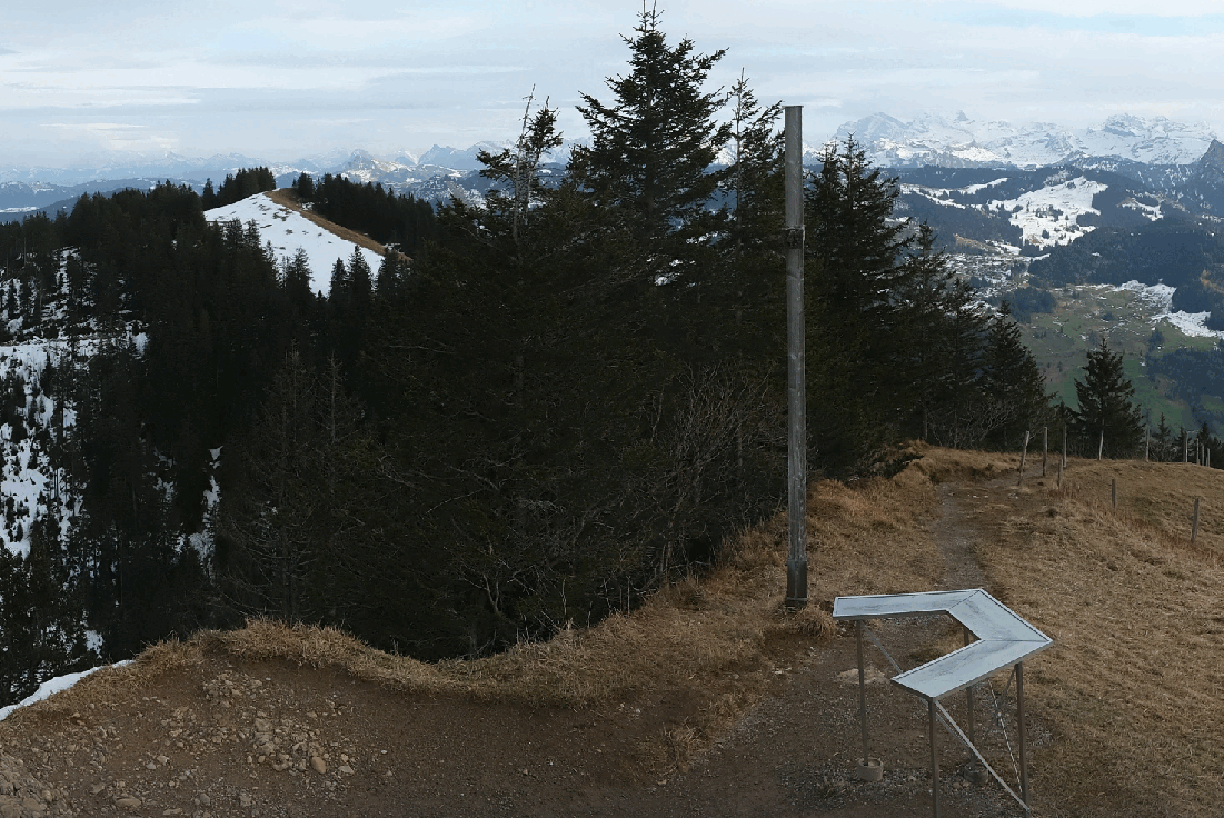 Etwas Neuschnee zum Auftakt einer spannenden Wetterwoche: Wildspitz auf 1580 m, Vergleich mit gestern.