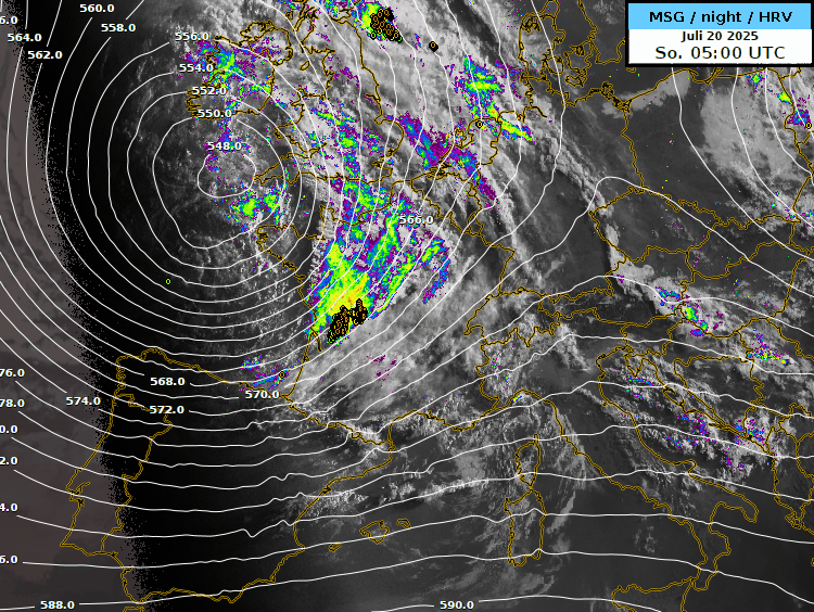 Satellitenbild (Graufarben) mit Radar (Farben) und Blitze (kleine Kreuze und Kreise) überlagert und 500-hPa-Geopotentielle Höhe (Konturlinien) am 20. Juli animiert zwischen 7.00 und 10.30 Uhr. (Quelle: EUMETSAT/MeteoSchweiz)