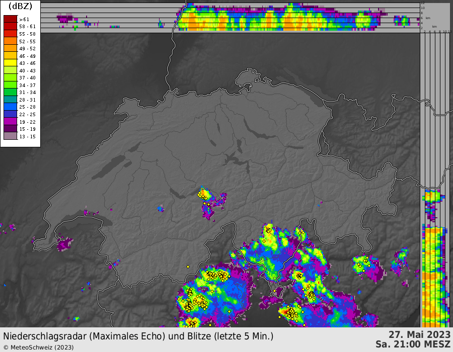 Niederschlagsradar und Blitze am Samstagabend, 27.05.2023 zwischen 21:00 Uhr und Mitternacht. Quelle: MeteoSchweiz