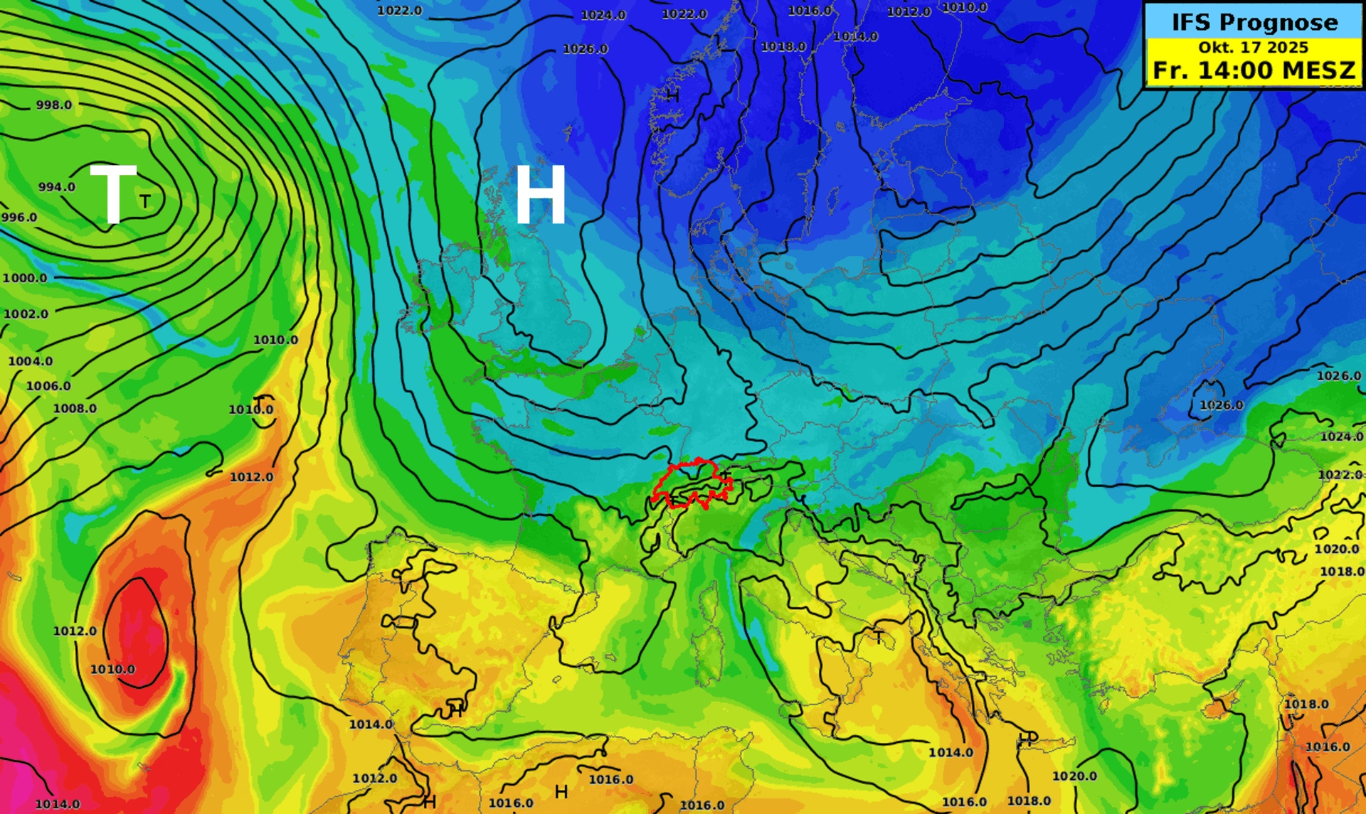 Prognose des IFS-Modells (ECMWF) von Bodendruck (schwarze Linien) und Luftmassen (äquivalentpotentielle Temperatur). Gelb-rote Farbtöne stehen für feucht-warme, grün-blaue Farbtöne für trocken-kalte Luft. Quelle: MeteoSchweiz
