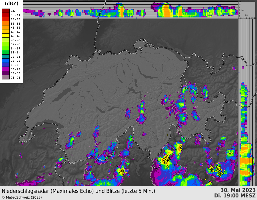 Animation Radarbilder mit Blitzen zwischen Dienstag 19 Uhr und 22 Uhr. Ein kräftiges Gewitter zog gestern Abend über die Region Lugano. In der Nacht liess die Gewitteraktivität nach.