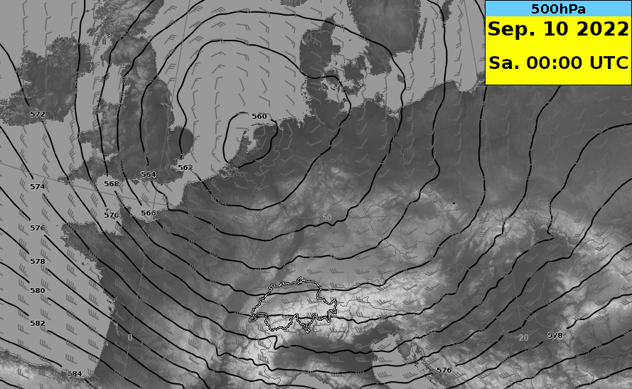 Höhe der 500hPa-Fläche in Dekameter (schwarze Linien) und Windfiedern auf 500 hPa (ca. 5700 m).