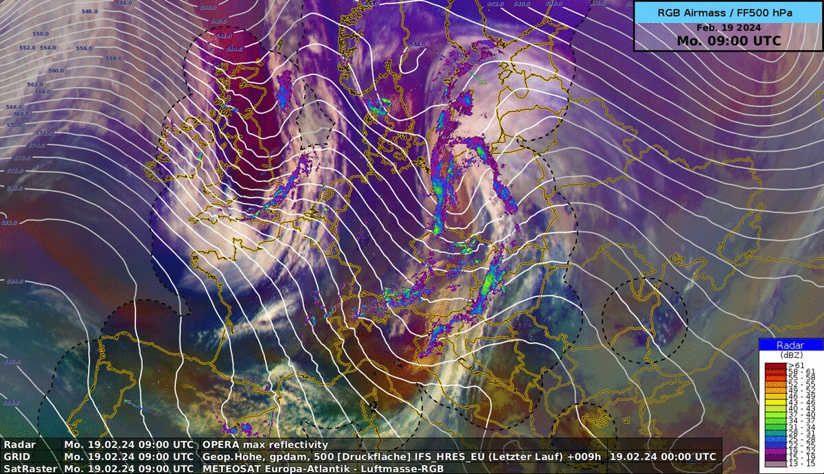 Die Animation zeigt das Luftmassen-Satellitenbild, die Bewölkung, den Niederschlag sowie das Geopotential. Eingezeichnet sind die Trogachsen in Rot, die Trogvorderseiten in Gelb und der Nordstau in Weiss.