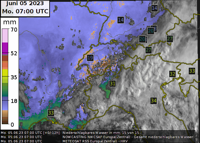 Bewölkung (Grau-Weisstöne) und Total Precipitable Water (Zahlenwerte und farbige Flächen) am Montagmorgen, 5. Juni 2023. 