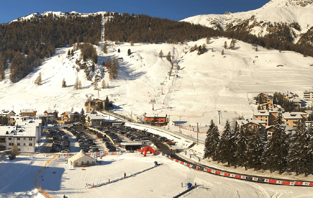 Auch am sonnenexponierten Hang oberhalb von Celerina im Engadin liegt aktuell kaum Naturschnee. 