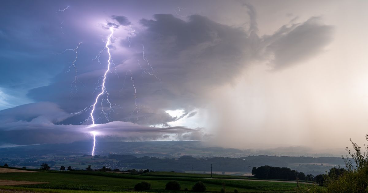 Wie entsteht ein Blitz? - MeteoSchweiz
