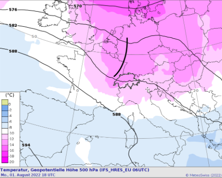 Temperatur und Geopotential auf 500hPa laut IFS-Modells heute Abend um 20 Uhr Lokalzeit (18 UTC). Eingezeichnet ist die Störung (sog. «Kurzwellentrog»), die sich durch eine Ausbuchtung der Isohypsen (Linien gleichen Geopotentials) sowie tiefere Temperaturen in der Höhe auszeichnet.