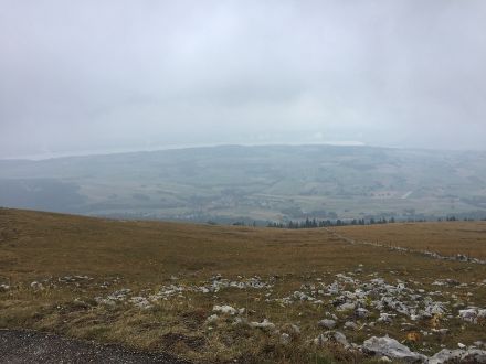 Im Jura, wie hier auf dem Chasseral, war das heutige Wetter zwar auch stark bewölkt, Regen fiel allerdings nur sehr wenig.
