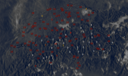Satellitenbild (HRV-Kanal) vom Morgen, überlagert mit der Sonnenscheindauer der vergangenen 10 Minuten. Bereits in Auflösung begriffen sind die Nebelfelder im Unterengadin und am Zürichsee, die übrigen noch in Ausdehnung begriffen. Sonst wird die volle Sonnenscheindauer verzeichnet (ausser in den Alpentälern, in denen die Sonne noch nicht zum Vorschein gekommen ist). 
Quelle: MeteoSchweiz
