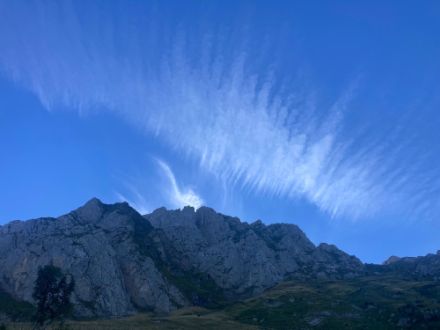 Ebenfalls filigran erscheinen diese Cirrus-Wolken über dem Alpstein.