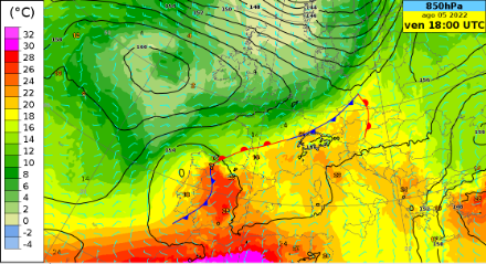 IFS-Modell für Freitag 12 UTC: Verteilung des Geopotentials und der Temperatur auf 850 hPa. Die Gewitterstörung, welche sich von Zentralfrankreich bis Süddeutschland erstreckt, wird gegen Abend den Jura erreichen und eine Zunahme der Instabilität im Alpenraum begünstigen.
