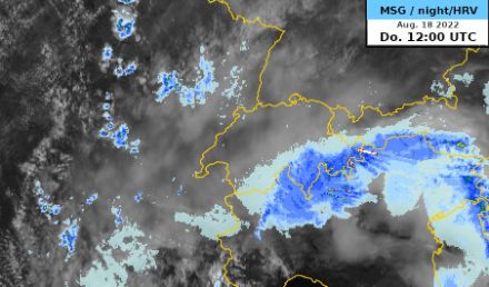Bewölkung und Niederschlag (Radar) am 18.08.2022 um 11.30 UTC.