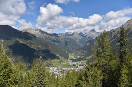 Aussicht vom Val Cluozza (GR) über Zernez hinweg zum Piz Linard. Bild: U. Graf