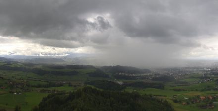 Ein einzelner Regenschauer über Bern. Quelle: bantiger.roundshot.com