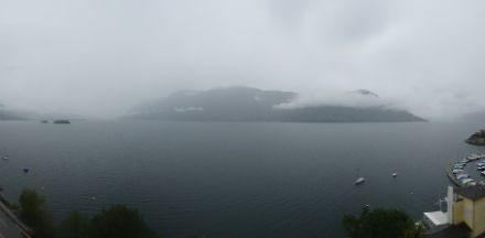 Im Tessin, wie hier am Ufer des Lago Maggiore in Brissago, zeigte sich das Wetter am Freitag meist von seiner trüben und nassen Seite. Foto: Clinica Hildebrand, Roundshot Webcam