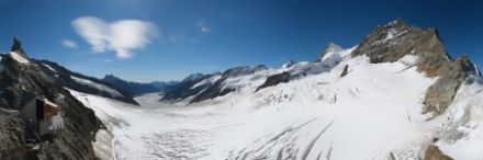 Blick vom Jungfraujoch Richtung Süden über den Jungfraufirn um 11 Uhr.