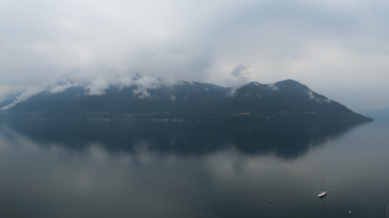 Recht trüb präsentierte sich das Wetter auf der Alpensüdseite, so wie hier in Brissago. Bildquelle: https://clinicahildebrand.roundshot.com/.