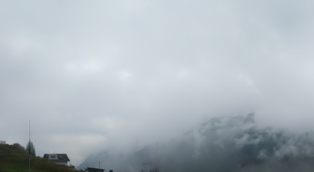 In höheren Lagen der Alpensüdseite war es sogar neblig trüb, wie hier in Brugnasco in der oberen Leventina. Bildquelle: MeteoSchweiz.