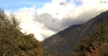 Gegenüber dem Bürgenstock war das Wetter in Gurtnellen im oberen Urner Reusstal bereits freundlicher, denn der Nordstau hat sich schon zum Teil aufgelöst. Bildquelle: https://www.swisswebcams.c