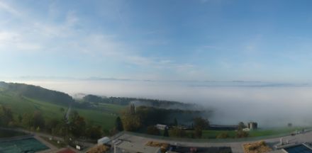Nebelmeer am Montagvormittag über dem Aargauer Reusstal. Foto: Rehaklinik Bellikon, Roundshot Webcam