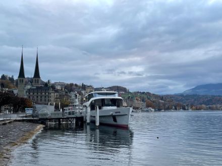 Noch dichtere Restbewölkung am Sonntagmorgen in Luzern. Bild: Meteomeldungen/App.