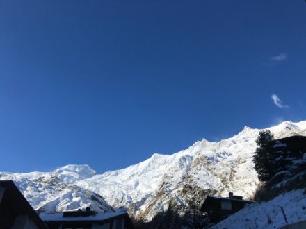 «Grand beau» dagegen im Wallis wie hier in Saas-Fee mit frisch verschneiter Mischabel. Bild: Meteomeldungen/App.