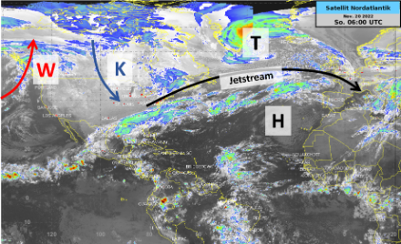Situation am Sonntagmorgen, 20.11.2022 um 07 Uhr. Hochreichende Wolken sind eingefärbt, das Wolkenband quer über dem Atlantik markiert in etwa den südlichen Rand der starken Westwinddrift. Über dem Ostpazifik und über Alaska ist ein markanter Warmluftstoss (W), über Nordamerika ein extremer Kaltluftvorstoss (K) markiert. Über dem Nordatlantik befinden sich in Strömungsrichtung gesehen links vom Jetstream Tiefdruckgebiete (T), rechts Hochdruckgebiete (H).