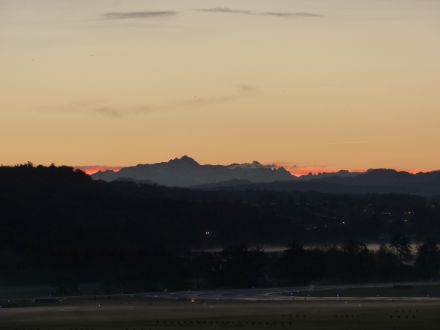 Klare Sicht am frühen Morgen von Flughafen Zürich Richtung Säntis. Foto: A. Tobler