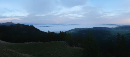 Blick nach Norden vom Wildspitz. Das Mittelland liegt unter einer ausgedehnten Nebeldecke.