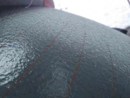 Das Resultat des gefrierenden Nieselregens: Auf der Heckscheibe von diesem Auto hat sich eine dünne Eisschicht gebildet. Quelle: Meteomeldungen/App 