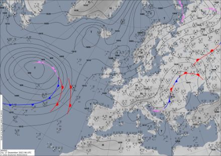 Bodendruckkarte mit Fronten von heute Samstag, 6 UTC. 