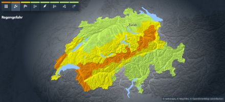 Aktuelle Gefahrenkarte Regen, am Alpenhauptkamm und am Waadtländer Jura ist eine Warnung der Stufe 3 aktiv. 