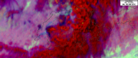 Satellitenaufnahme von 02 UTC am 28.12.2022. Zwar erkennt Tim Whirlwind die hohen Wolkenfelder welche in der Nacht über die Schweiz gezogen sind als Störungsfaktor, allerdings waren diese aufgelockert, was die Nebelbildung eigentlich noch ermöglichen sollte