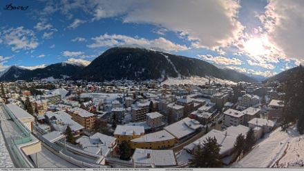 Heute war es in Davos tagsüber noch freundlich, im Laufe des Nachmittags verdichtete sich die Bewölkung.