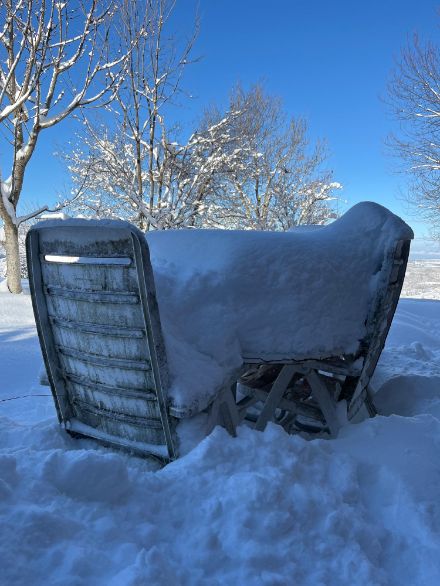 Als Schneefan konnte man durchaus neidisch werden ob der stattlichen Neuschneemenge in La Roche FR oberhalb des Lac de la Gruyère. Bild von heute Morgen. 