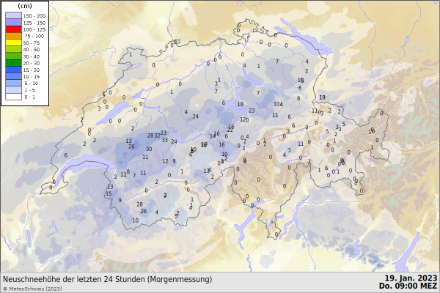 Neuschneesummen in Zentimetern der vergangenen 24 Stunden bis am Morgen des 19.1.2023. Insbesondere der Alpennordhang mit einem Maximum in den Freiburger Voralpen wurden recht gut mit Neuschnee bedient.