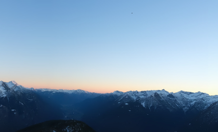 Da auch in den Tessiner Bergen zurzeit nur wenig Schnee liegt, erzeugte der Nordföhnsturm gestern Abend kaum Schneegestöber, dafür aber - wie fast immer - eine wunderbar klare Sicht.