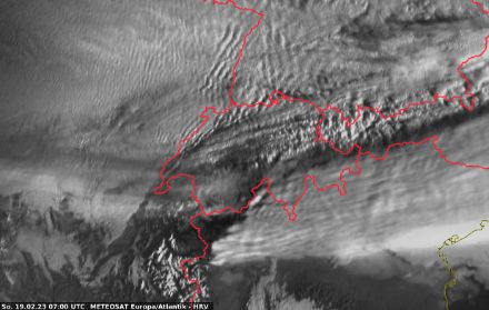 Satellitenbild des Alpenraums.