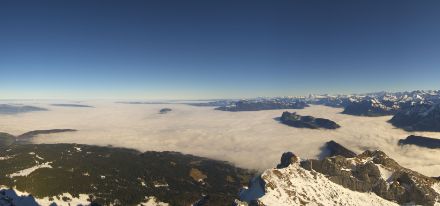 In den Alpen, wie hier auf dem Pilatus, herrschte am Dienstag bei wolkenlosem Himmel eine ausgesprochen gute Fernsicht. Frieren war bei rund 7 Grad ausserdem auch nicht angesagt.