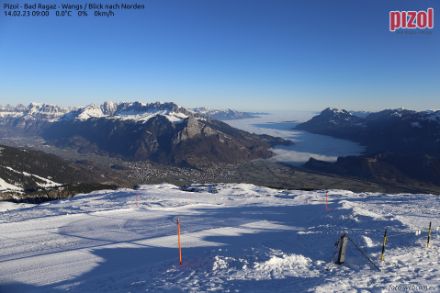 Wie so oft reichte die neblige Kaltluft am Dienstagvormittag vom St. Galler Rheintal bis nach Balzers, während ab Höhe Sargans sowohl das Seeztal als auch das Churer Rheintal nebelfrei blieben.
