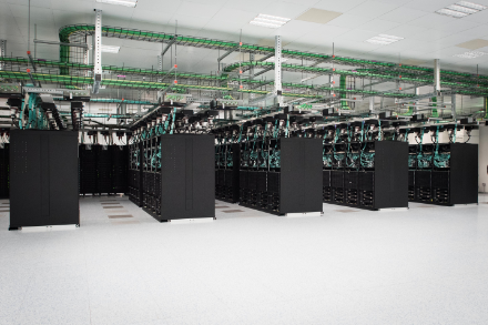 Der neue Supercomputer des seit 2021 aktiven Europäischen Zentrums für mittelfristige Wettervorhersage in Bologna, der auch von MeteoSchweiz genutzt wird. Der Supercomputer füllt einen ganzen Raum.
