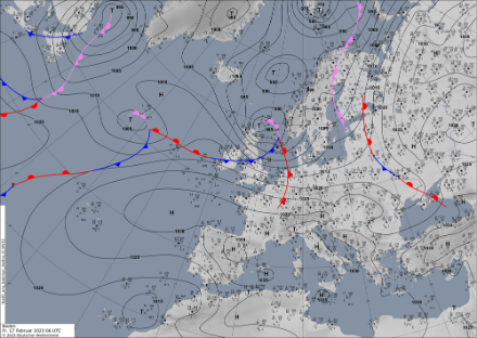 Bodenwetterkarte mit eingezeichneten Fronten. 