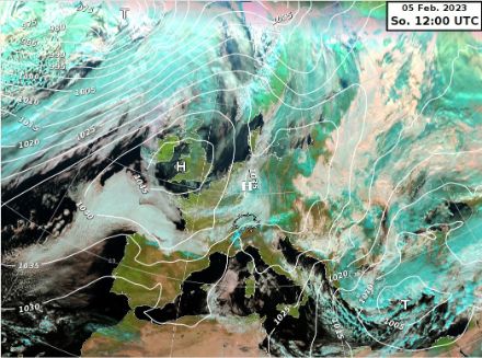 Druckverteilung am Sonntag, 5. Februar um 13 Uhr. Über Grossbritannien liegen die Werte des Luftdrucks über 1045 hPa.